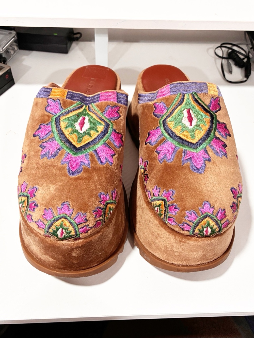 Farm Rio Sand Island Velvet Tapestry Embroidered Platform Mule Size 8 - Picture 2 of 6